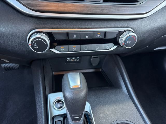 Used 2025 White Nissan SV FWD image 18