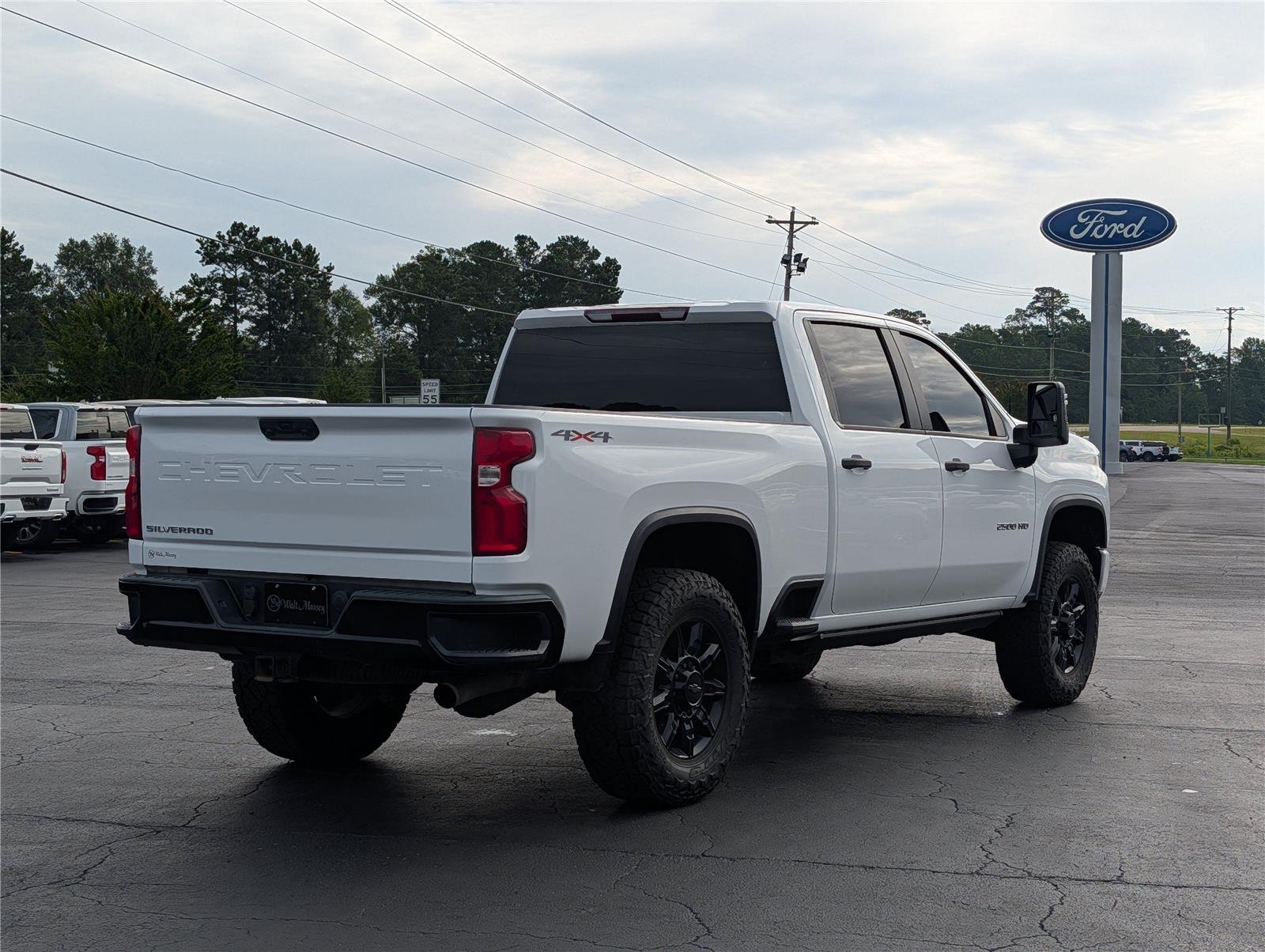 Used 2020 SUMMIT WHITE Chevrolet Custom image 5