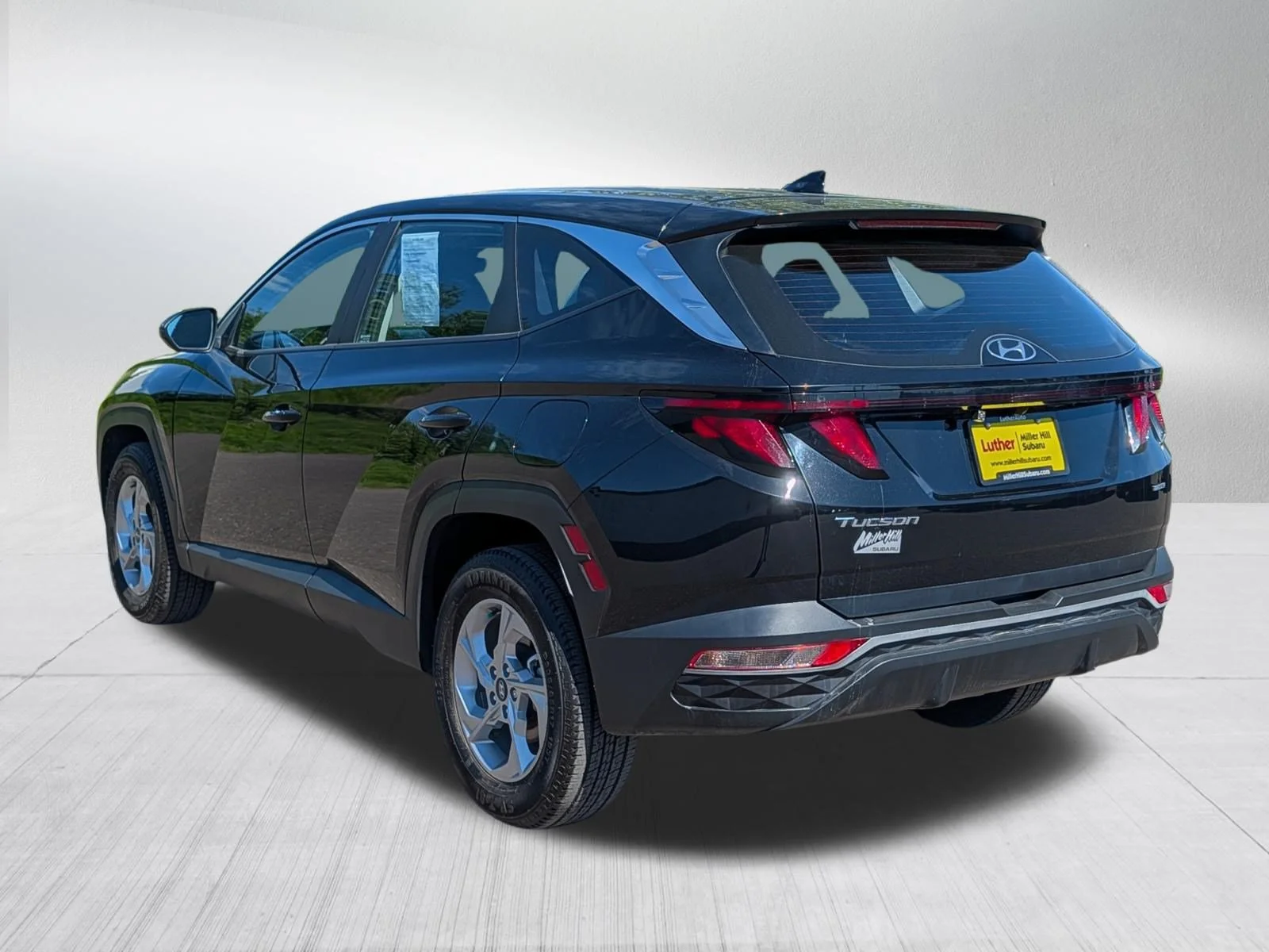 Used 2024 Black Pearl Hyundai SE image 5