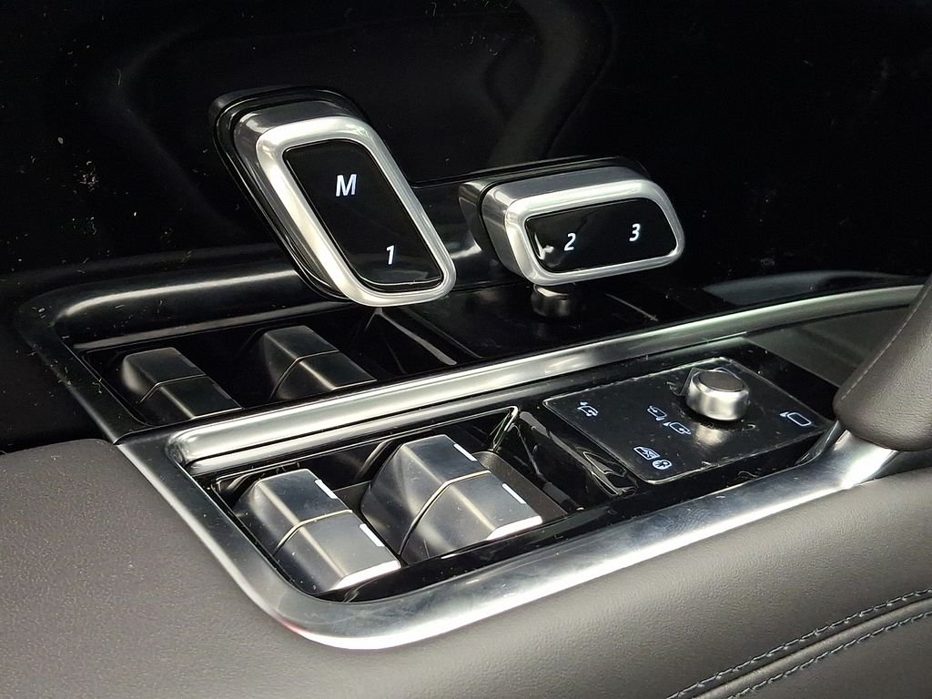 New 2026 Santorini Black Land Rover SE image 21