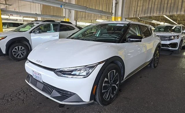 2023 Kia EV6 Wind's photo