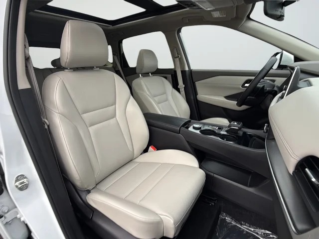 Used 2025 White Nissan SV image 26