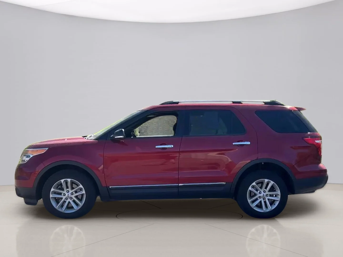 Used 2014 Red Ford XLT 4WD image 2