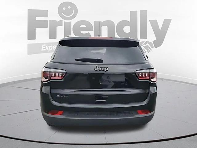 New 2026 Diamond Black Crystal Pearlcoat Jeep Limited image 4