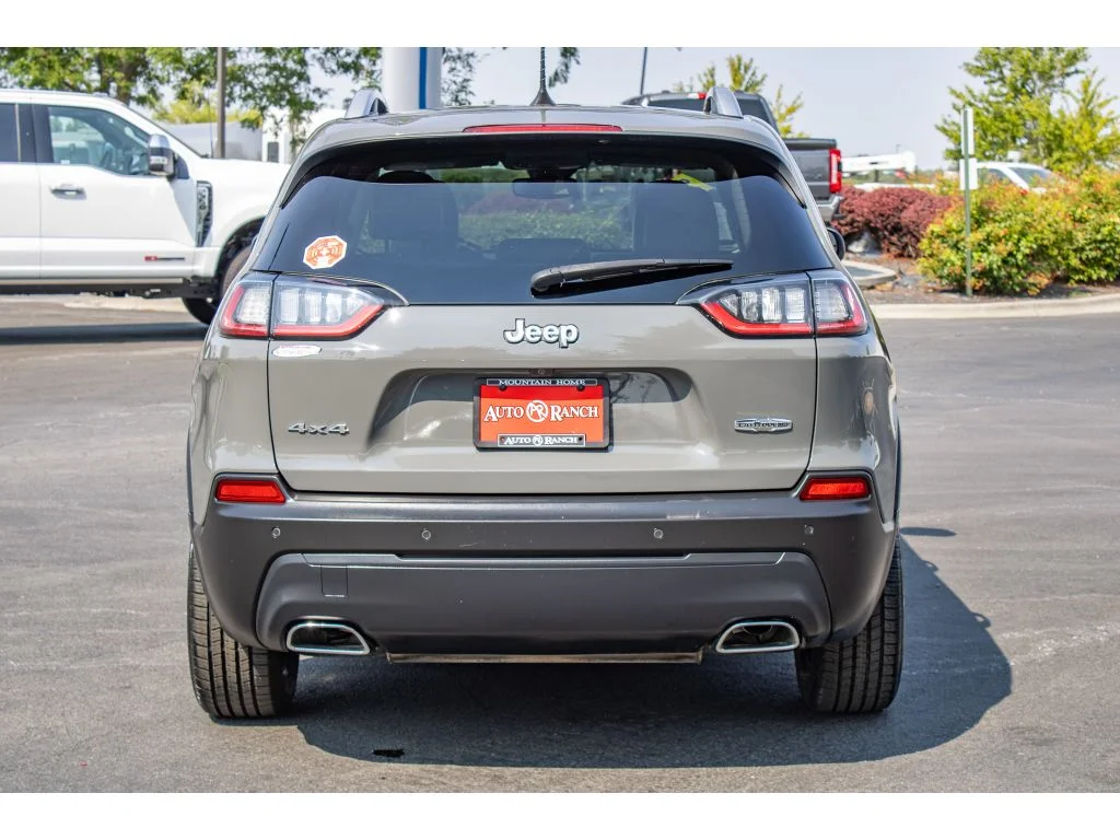 Used 2021 Sting-Gray Clearcoat Jeep Latitude Lux image 7