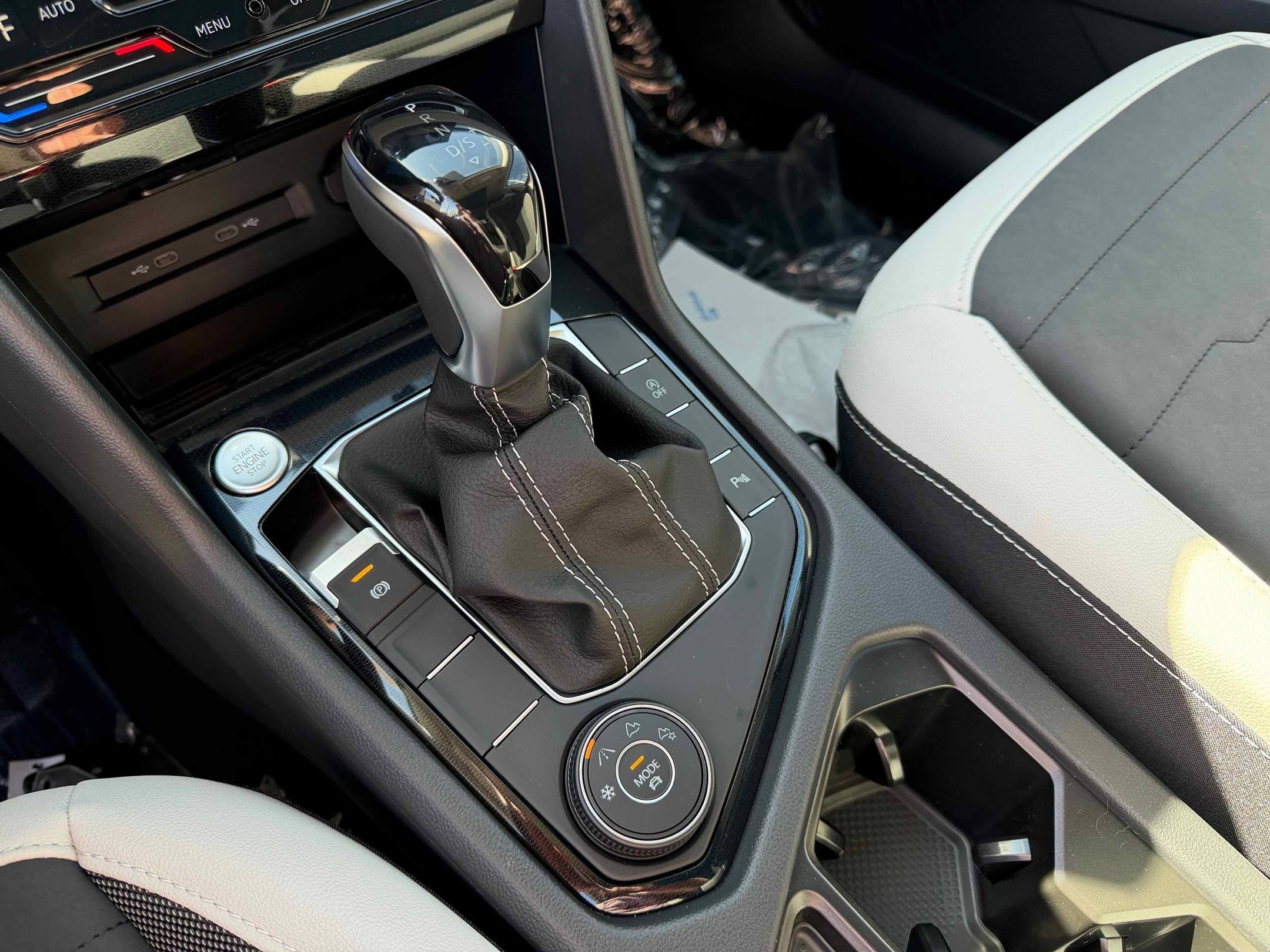 New 2026 Pure White Volkswagen SE image 22