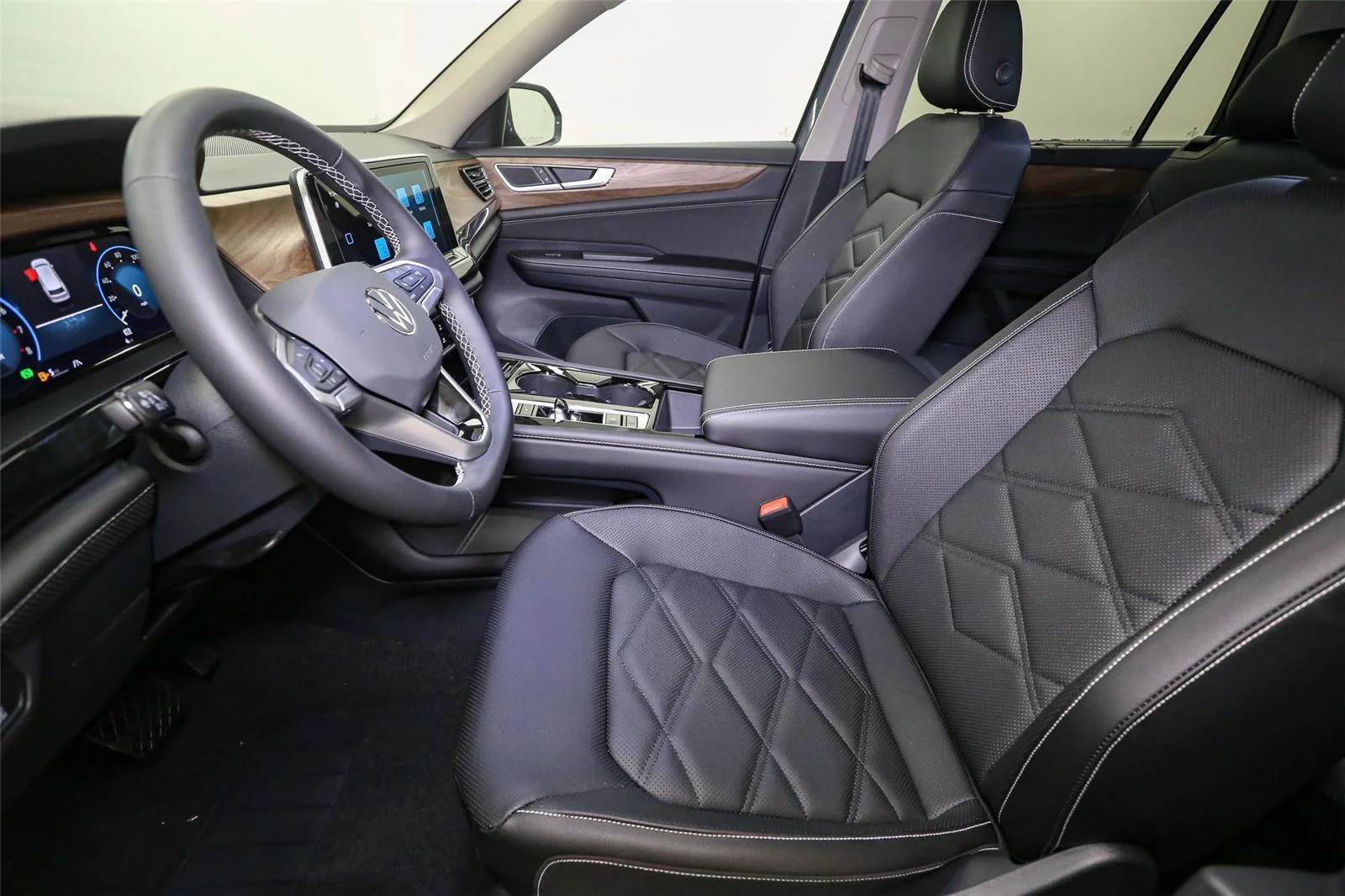 New 2026 Pure Gray Volkswagen 2.0T SE w/Technology image 23