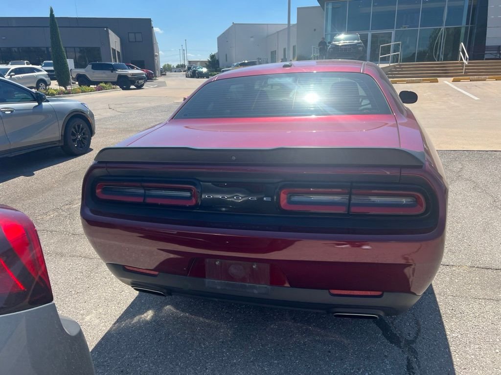 Used 2019 Red Dodge SXT image 7