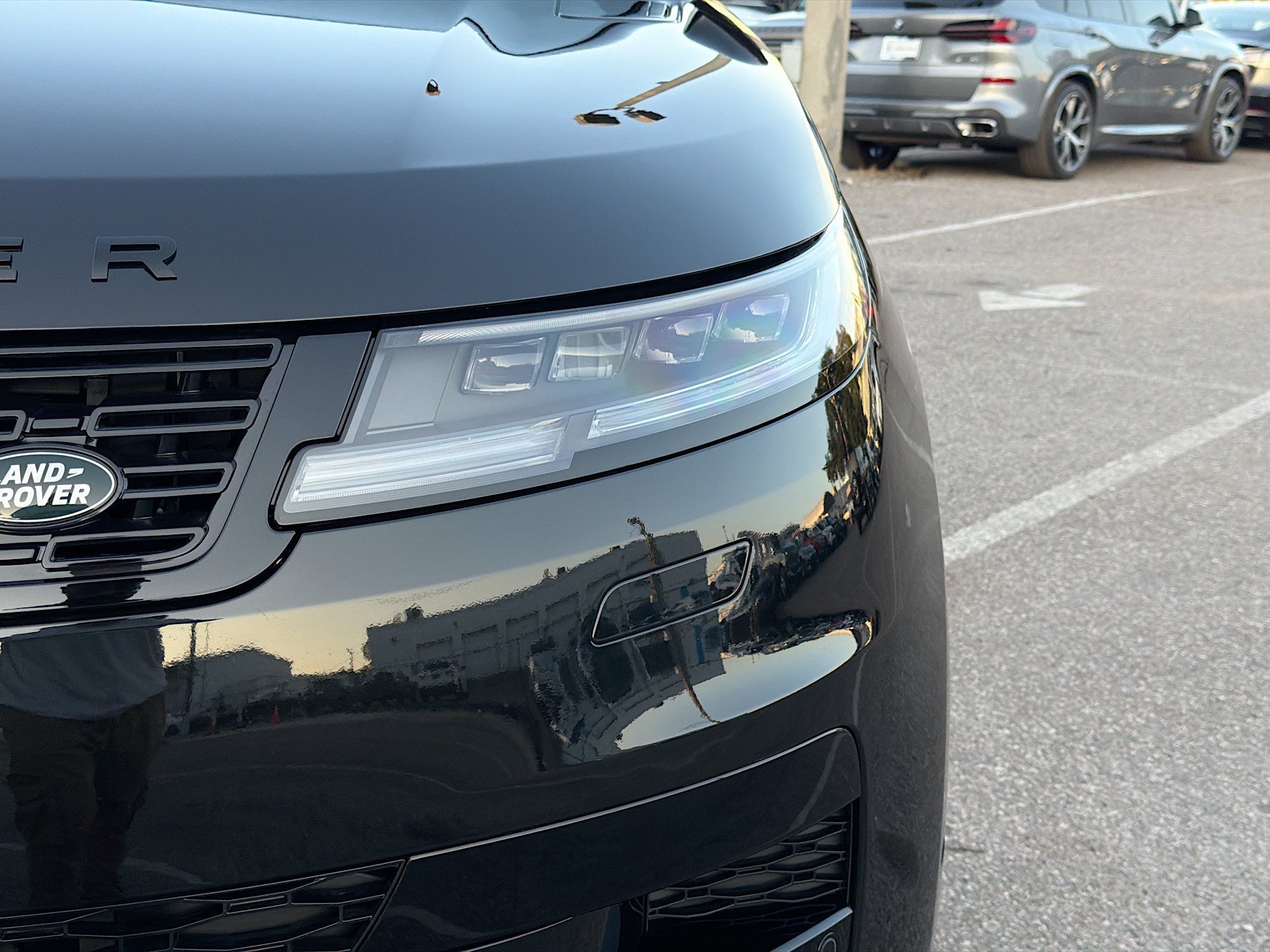 New 2026 Santorini Black LAND ROVER Dynamic SE image 8