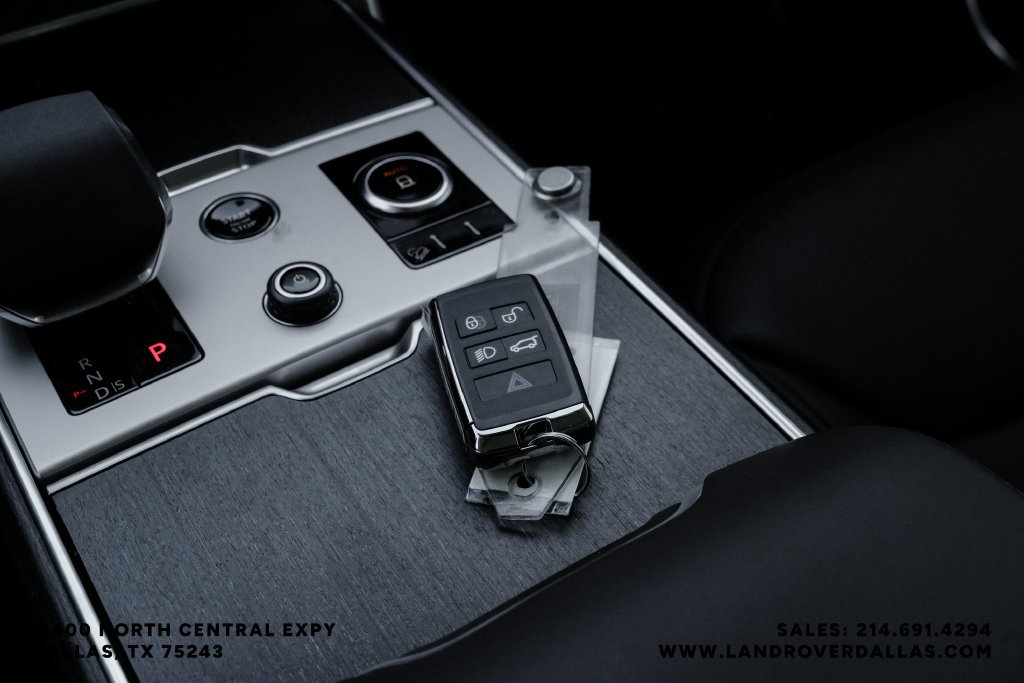 New 2027 Santorini Black Metallic Land Rover SE image 59