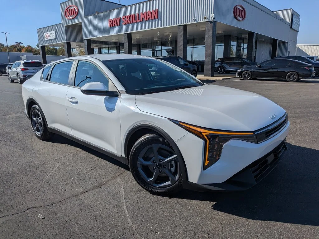 New 2027 Snow White Pearl Kia LXS image 28