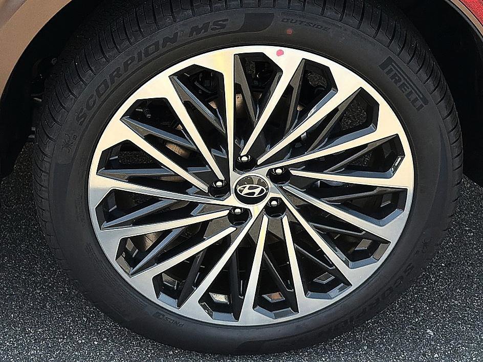 New 2026 Earthy Brass Matte Hyundai Calligraphy FWD image 5