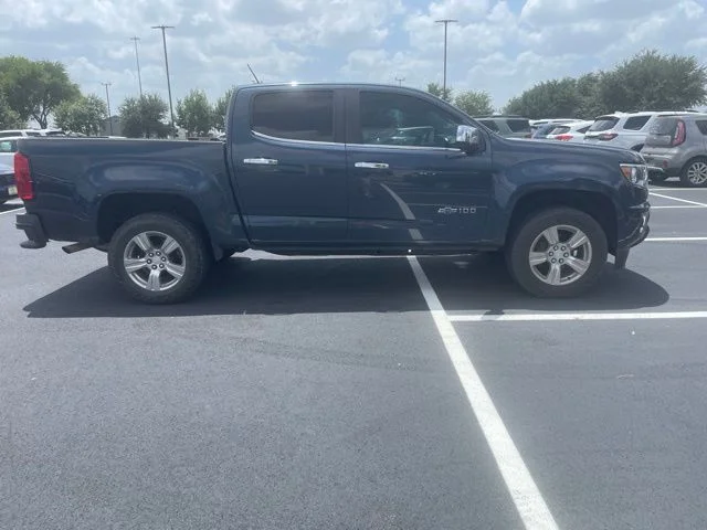 Used 2018 Blue Metallic Chevrolet Z71 image 5