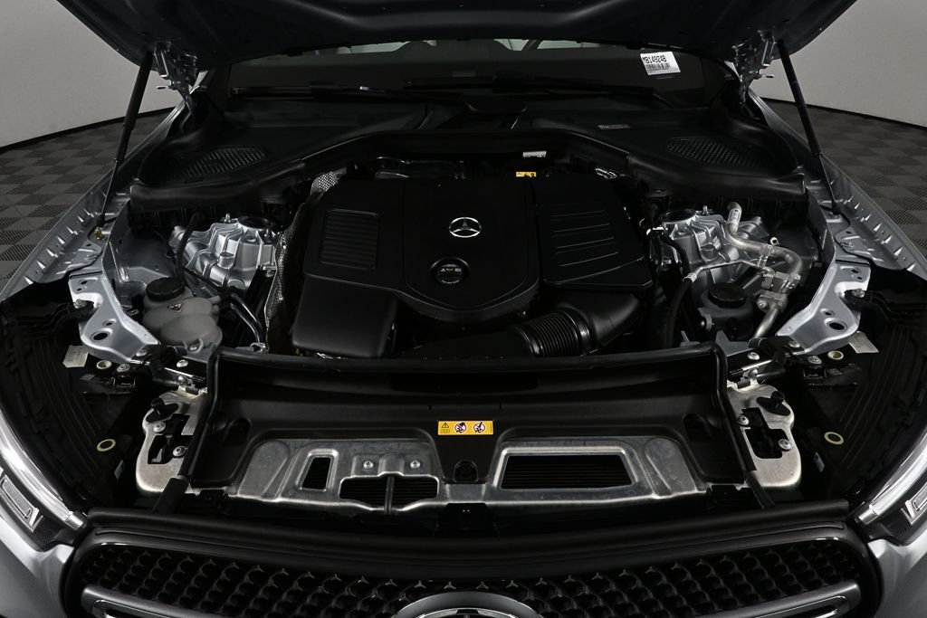 Used 2025 Silver Mercedes-Benz GLC 300 image 32