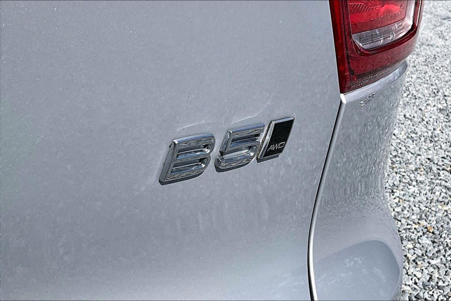Used 2023 Silver Dawn Metallic Volvo Plus Dark Theme image 10