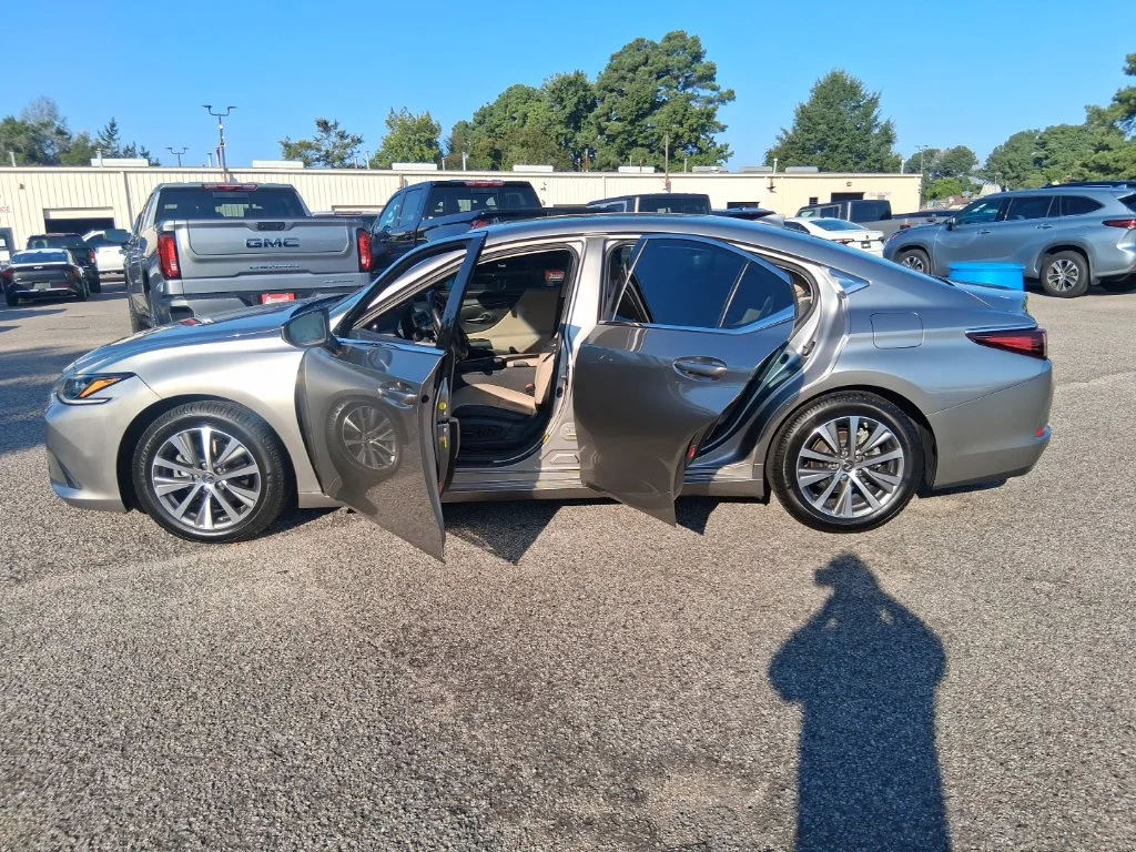 Used 2021 Silver Lexus 350 image 18