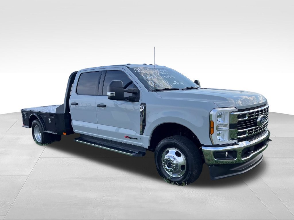 Used 2025 White Ford XL image 7