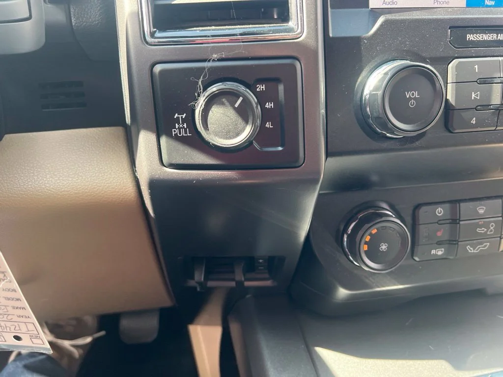 Used 2019 Silver Spruce Metallic Ford XLT image 16