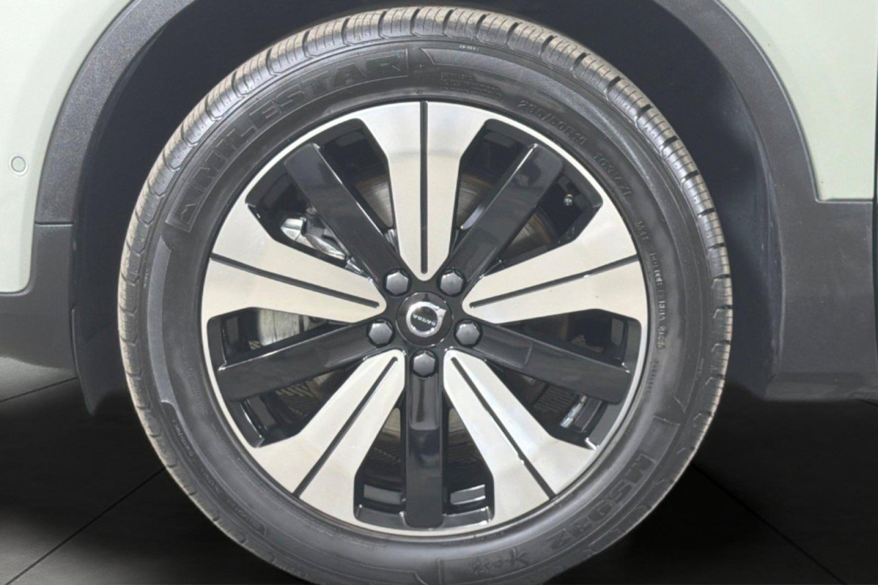 Used 2023 GREEN Volvo Plus image 23
