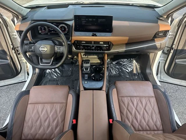 Used 2025 White Nissan Platinum image 9