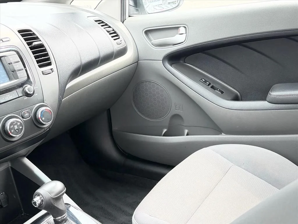 Used 2018 Silver Kia LX image 8