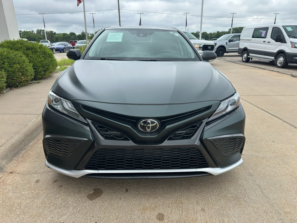 Used 2022  Toyota XSE V6 image 13