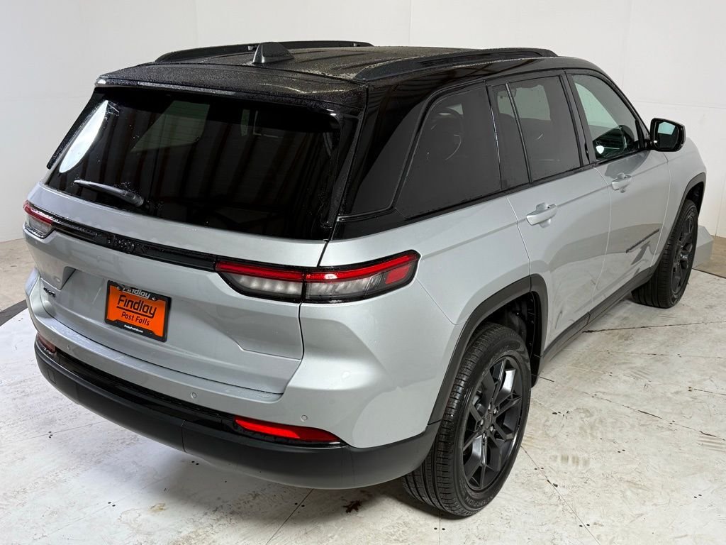 New 2025 Silver Zynith Exterior Paint Jeep Limited image 7