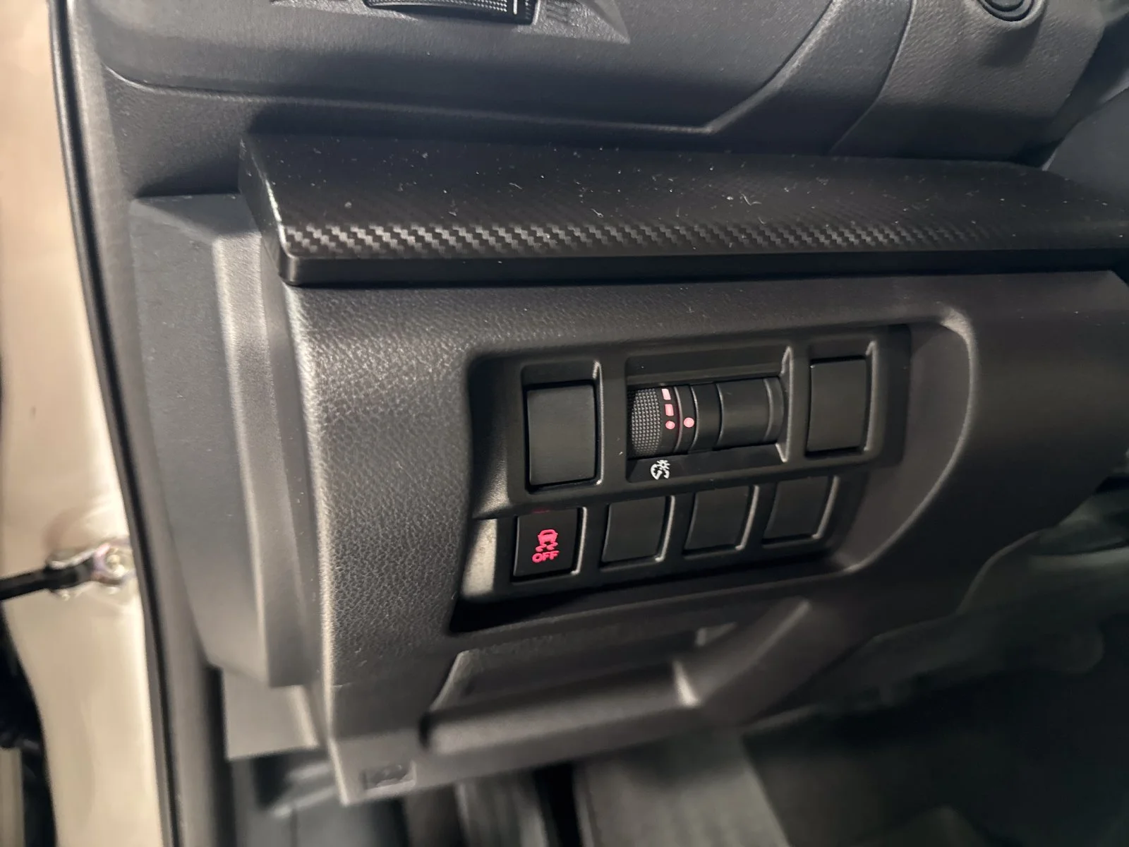 Used 2018 White Subaru 2.0i Premium image 14