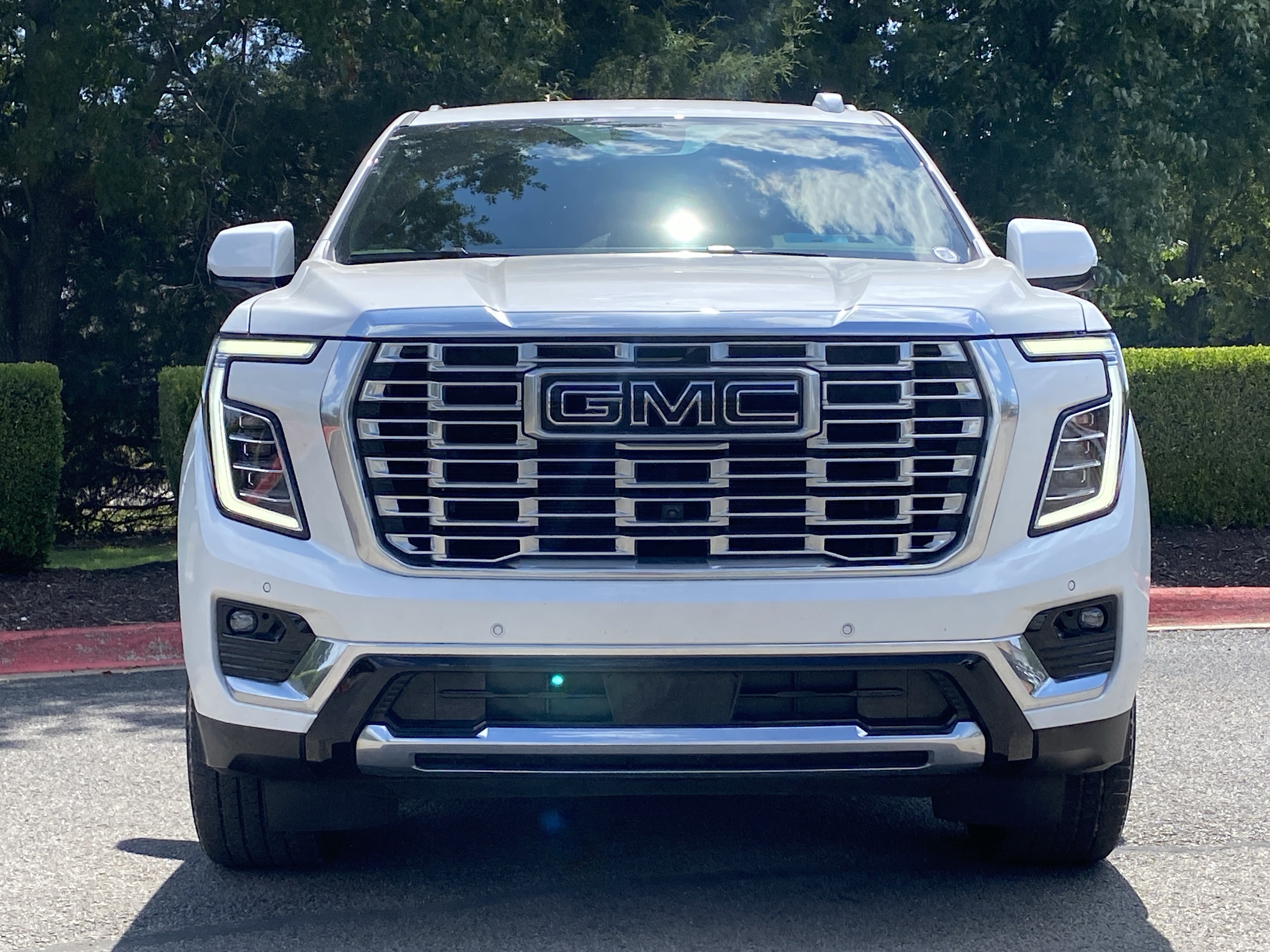 Used 2025 White Frost Tricoat GMC Denali image 14