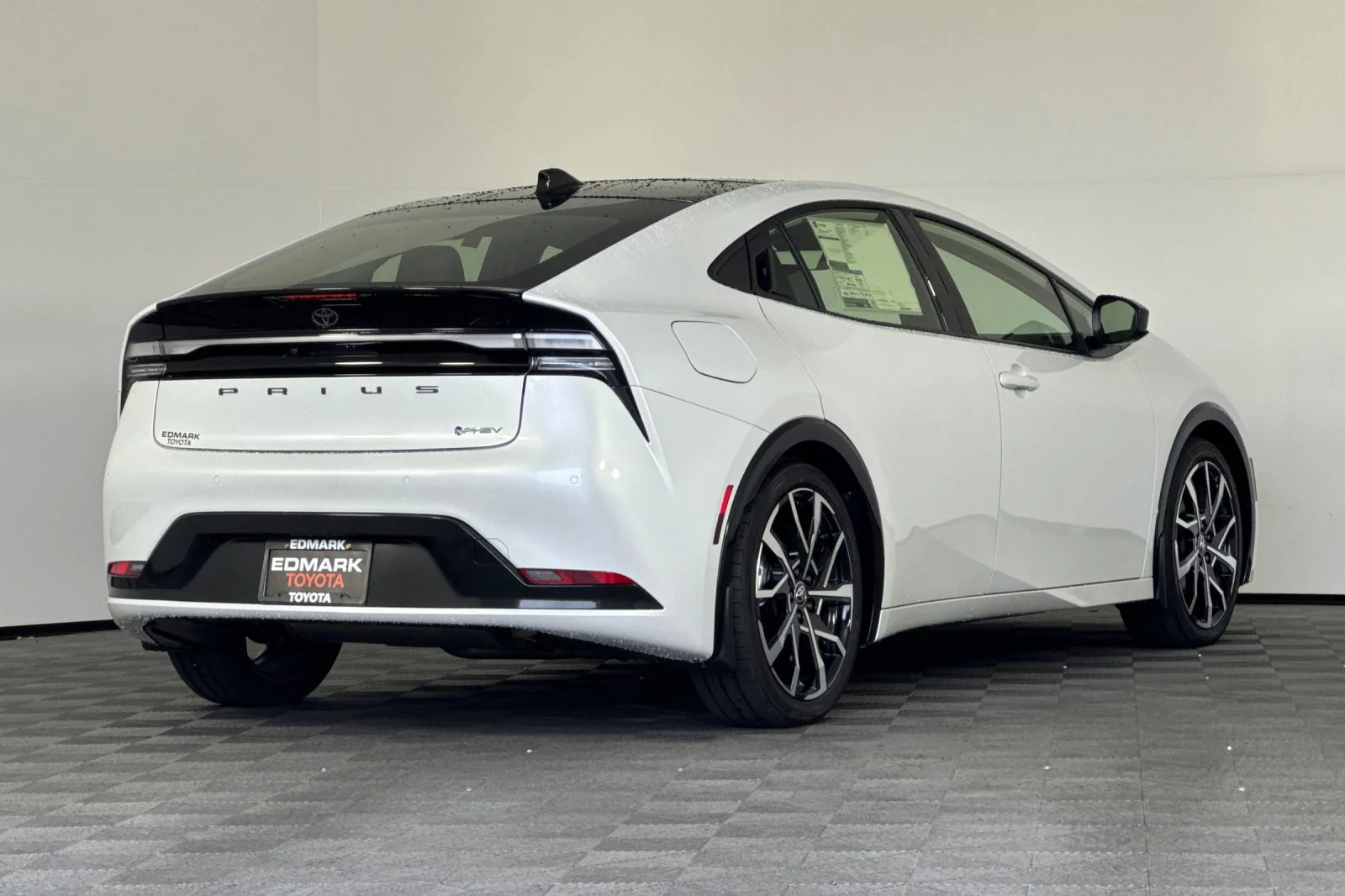 New 2026 Wind Chill Pearl <sup>1</sup> Toyota  XSE image 4