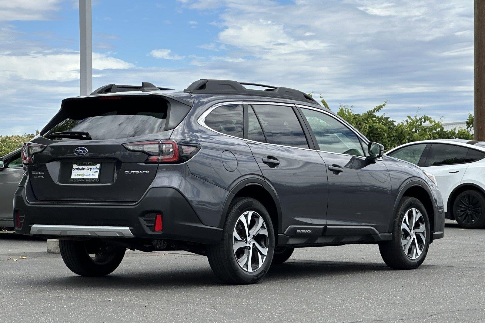 Used 2022 Magnetite Gray Metallic Subaru Limited image 4