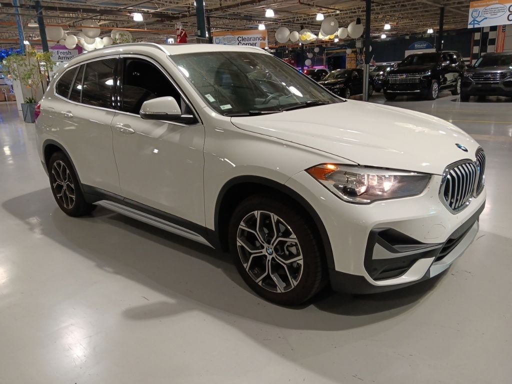 Used 2021 White BMW xDrive28i image 4