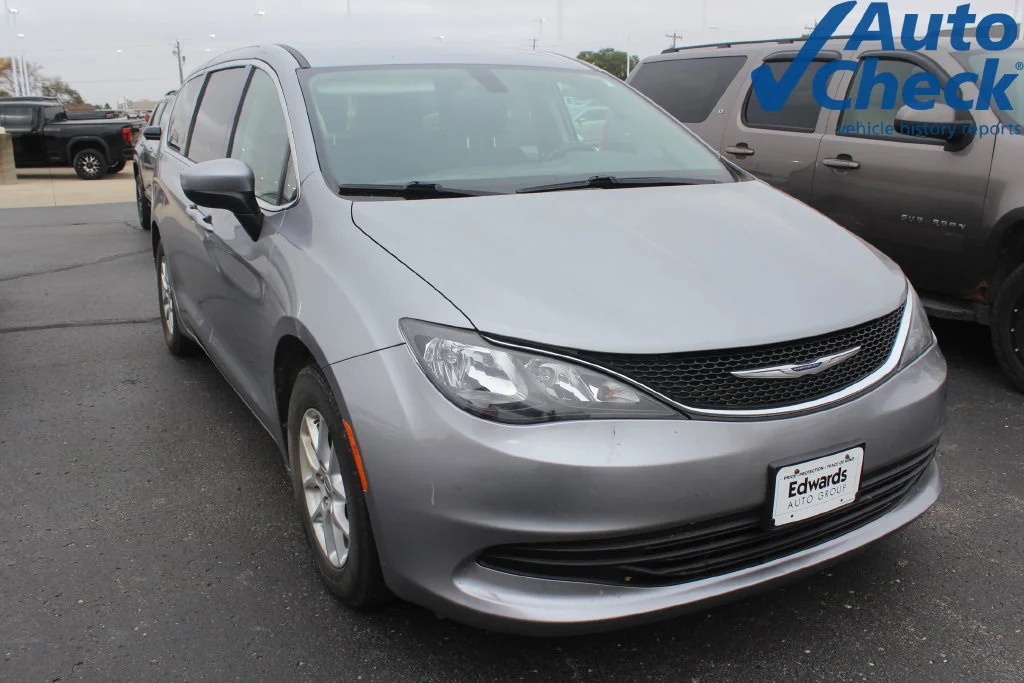 2020 Chrysler Voyager LX