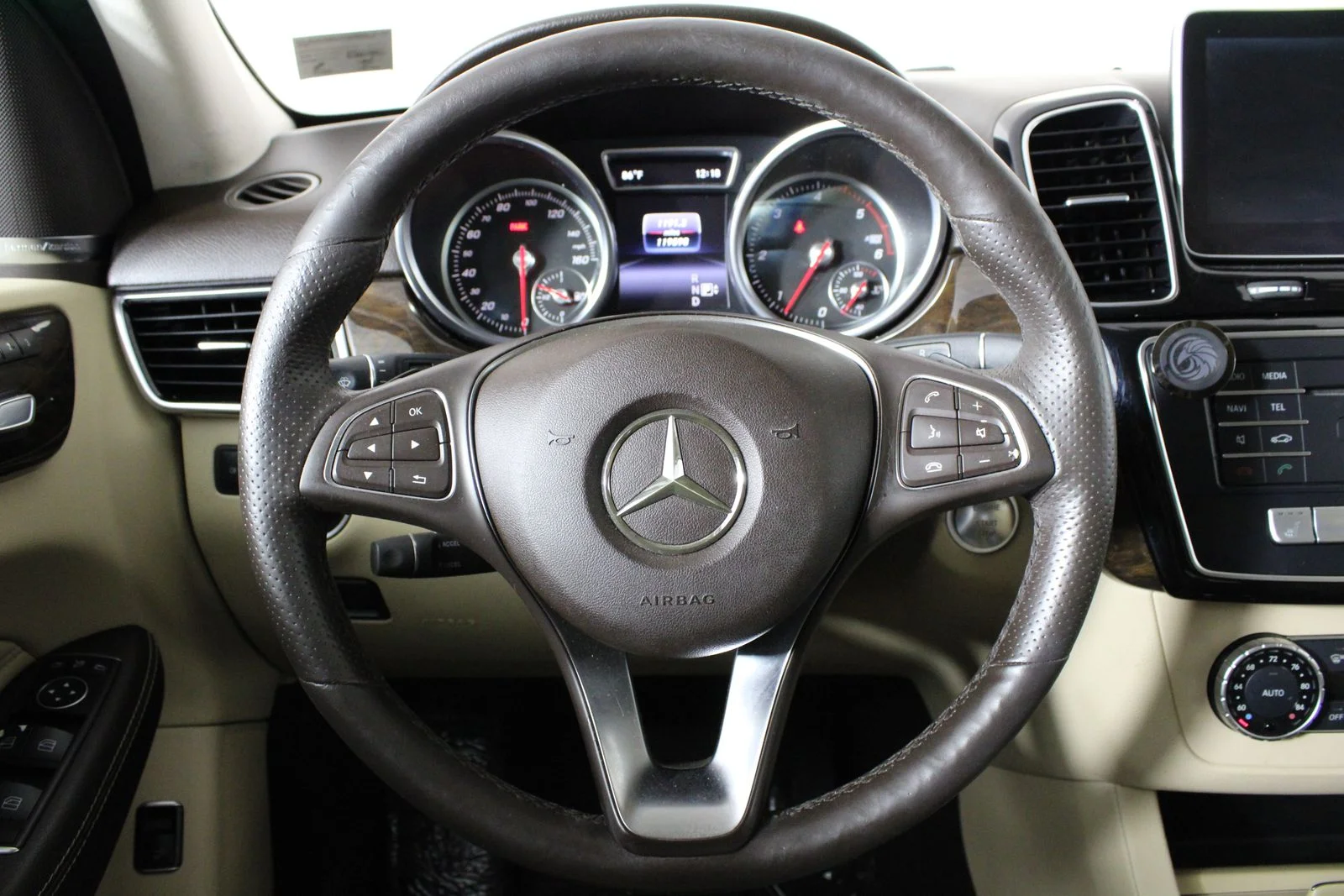 Used 2016 Black Mercedes-Benz GLE 300d image 27