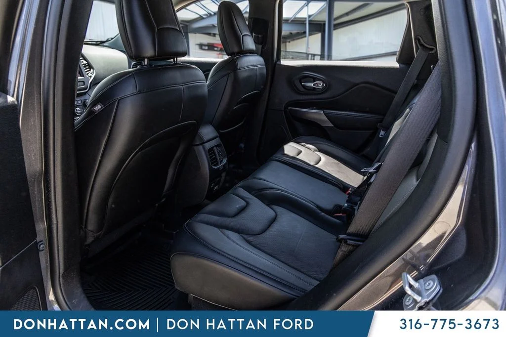 Certified Used 2022 Gray Jeep Latitude Lux image 18