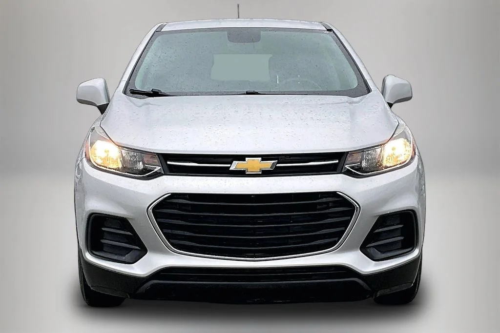 Used 2022 Silver Chevrolet LS image 3