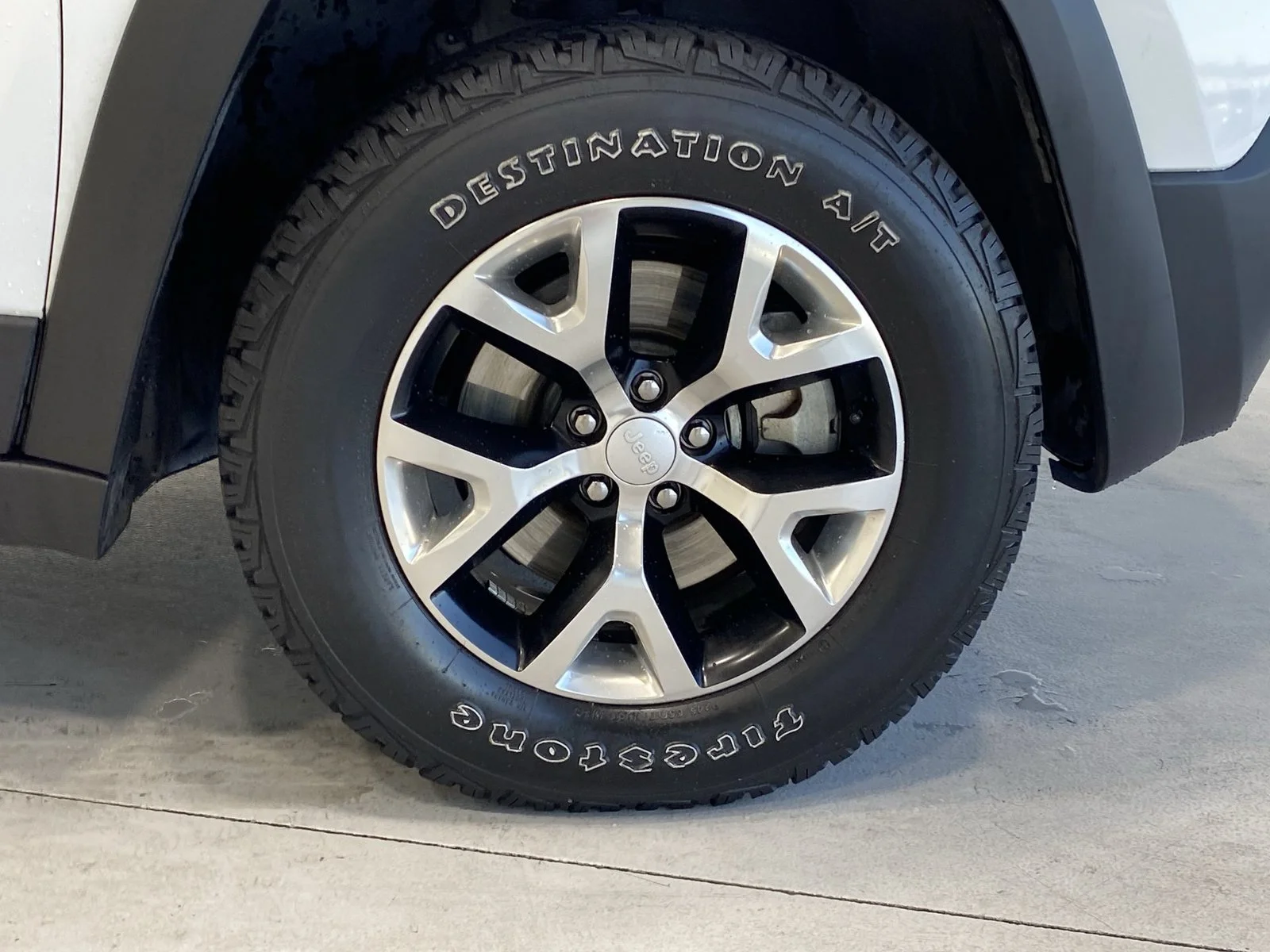 Used 2018 White Jeep Trailhawk image 10