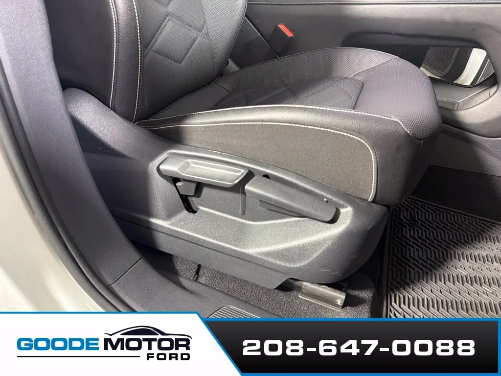 Certified Used 2025 Pure White Volkswagen 2.0T SE image 25