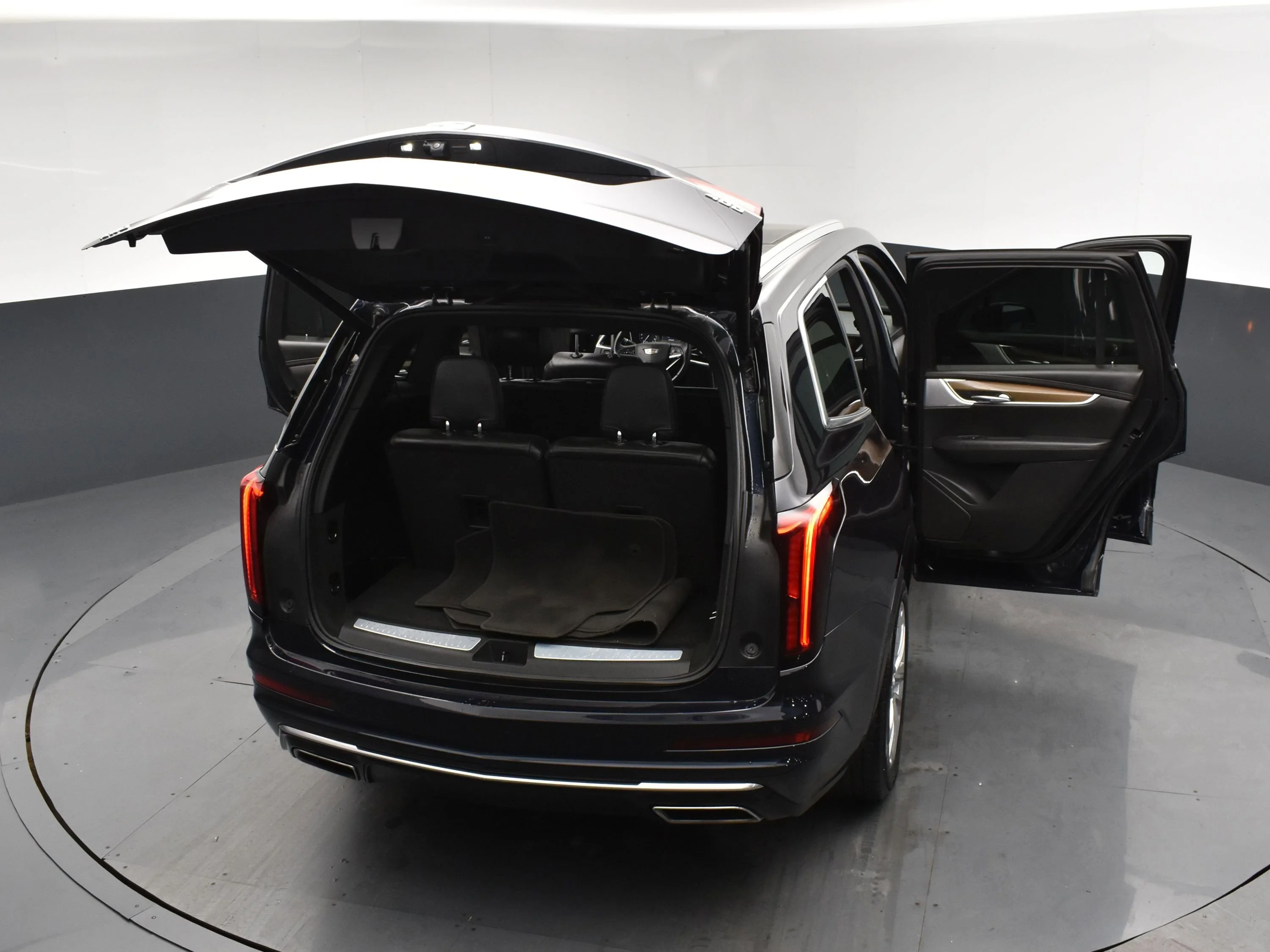 Used 2021 Dark Moon Blue Metallic Cadillac Premium Luxury image 29