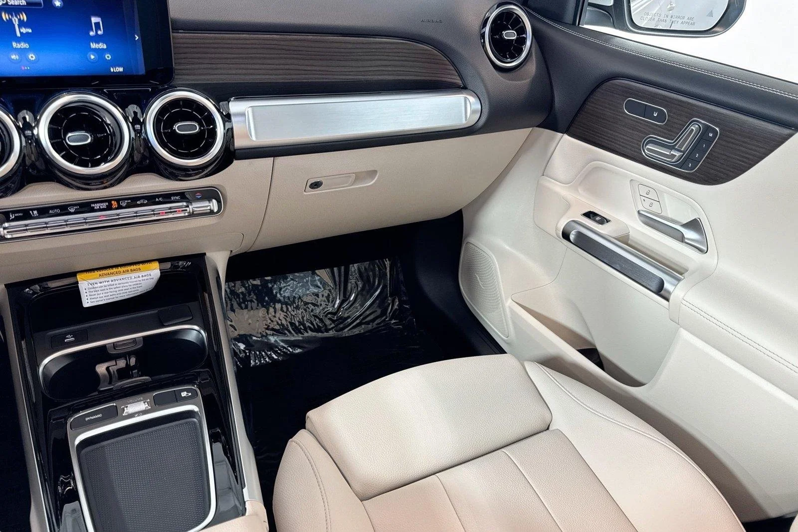 Used 2026 Polar White Mercedes-Benz GLB 250 image 22