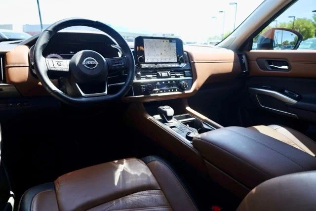 Used 2023 Gray Nissan Platinum image 9
