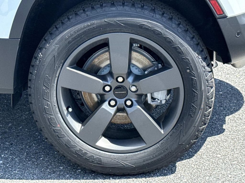 New 2026 Fuji White Land Rover S image 29