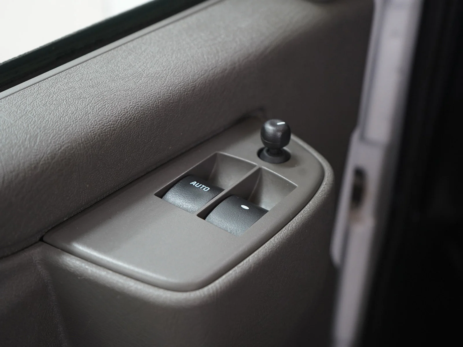 Used 2023 Summit White Chevrolet LS image 18
