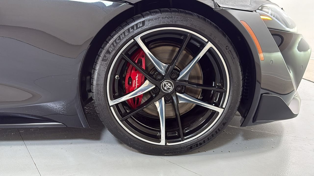 Used 2021  Toyota 3.0 image 12