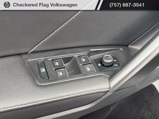 Used 2022 Platinum Gray Metallic Volkswagen 2.0T SE image 16