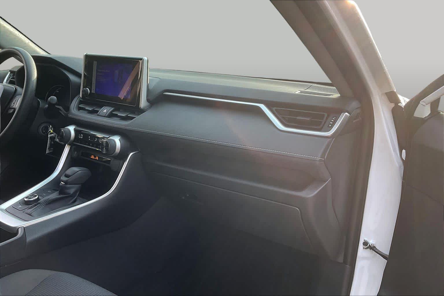 Used 2025 Ice Cap Toyota Hybrid LE image 18