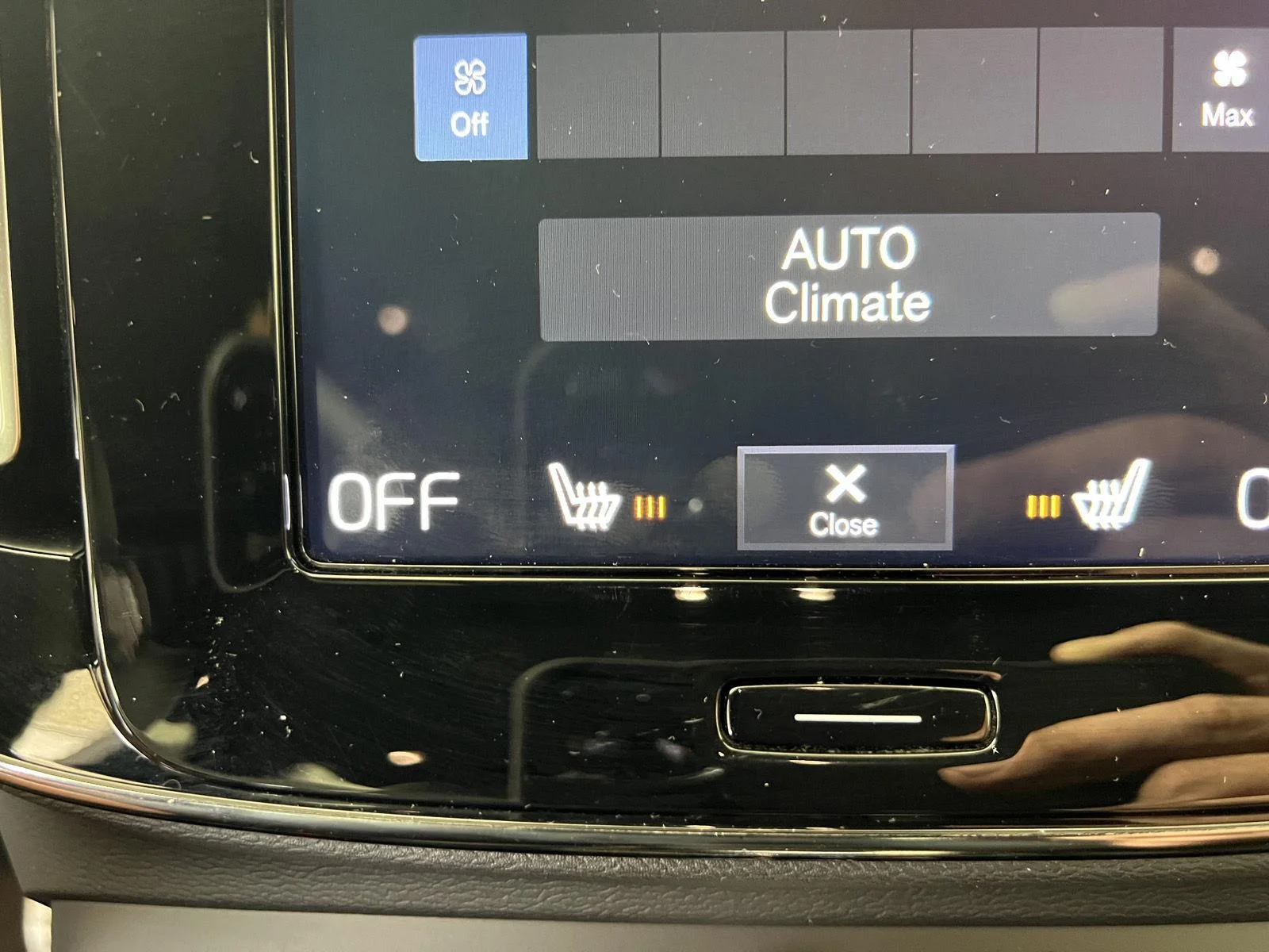 Used 2019 Gy Volvo R-Design image 23