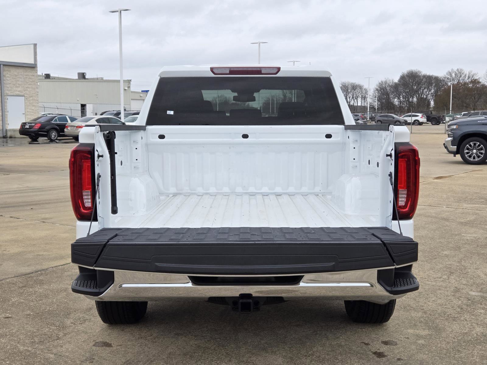 Used 2025 Summit White GMC SLT image 10