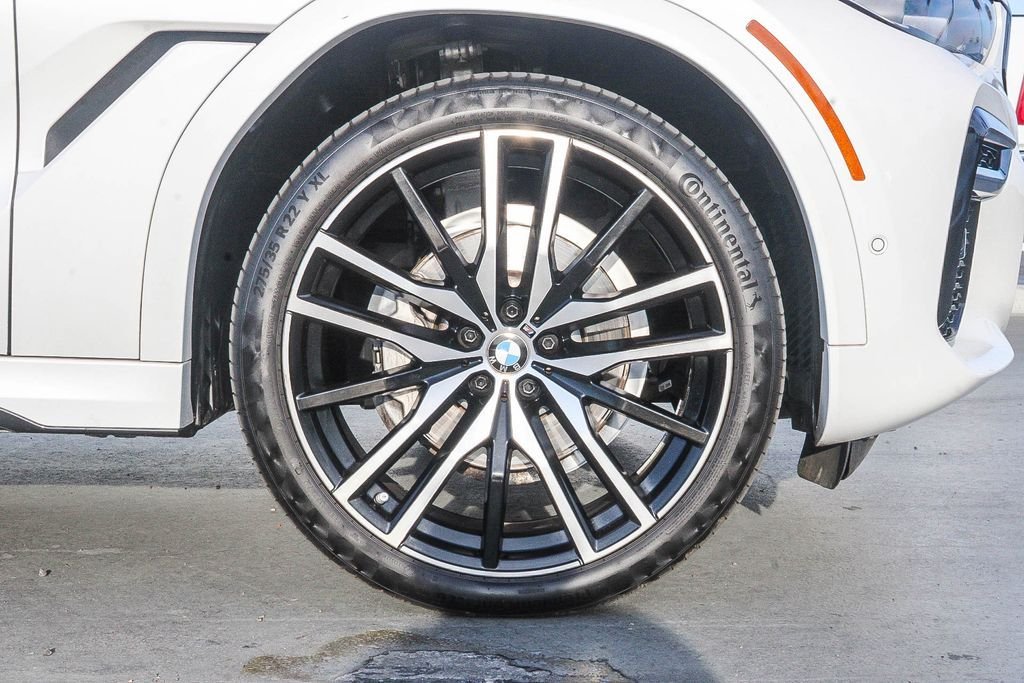 Used 2022 White Metallic BMW xDrive40i image 11