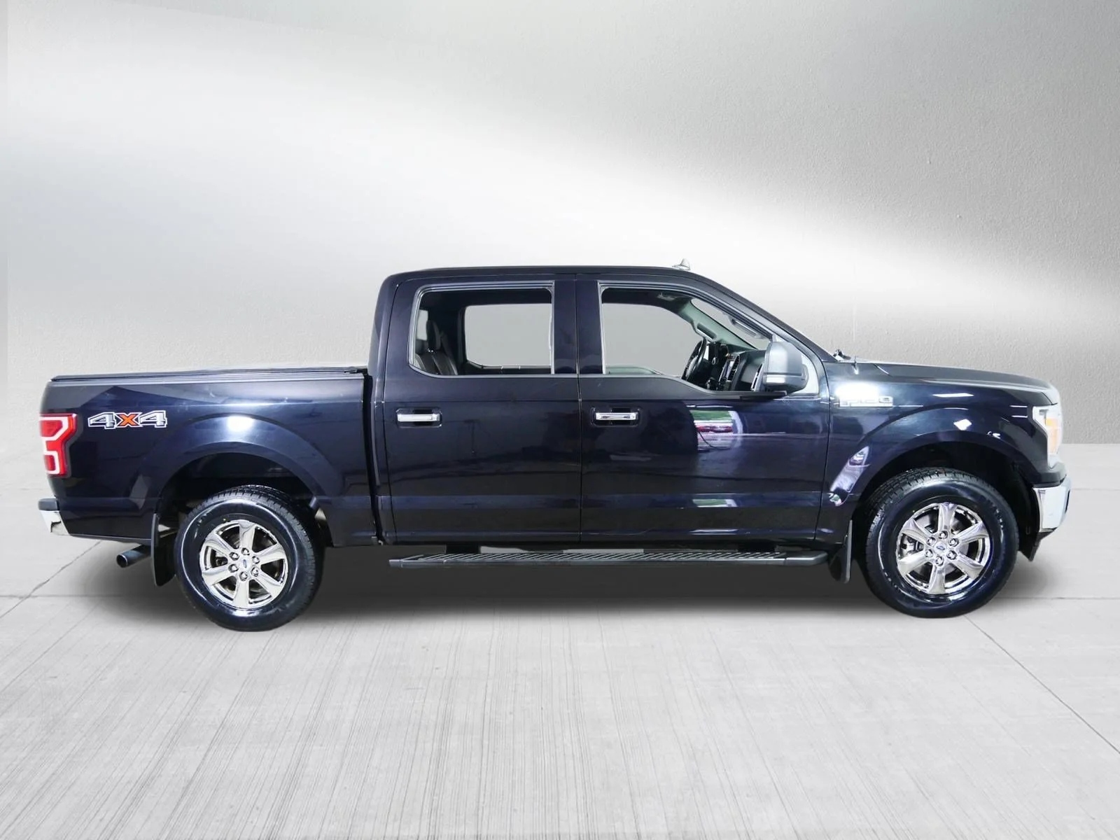 Used 2020 Agate Black Metallic Ford XLT image 8